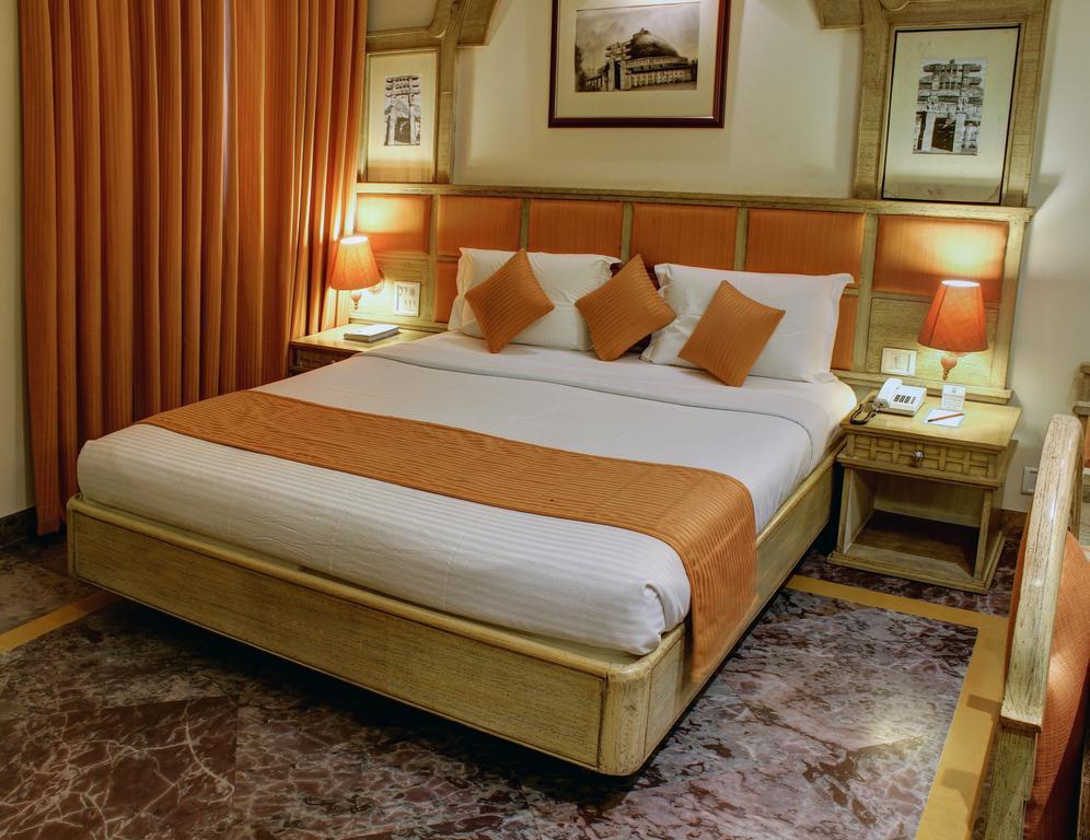 ורנאסי Palace On Ganges - Heritage Hotel מראה חיצוני תמונה