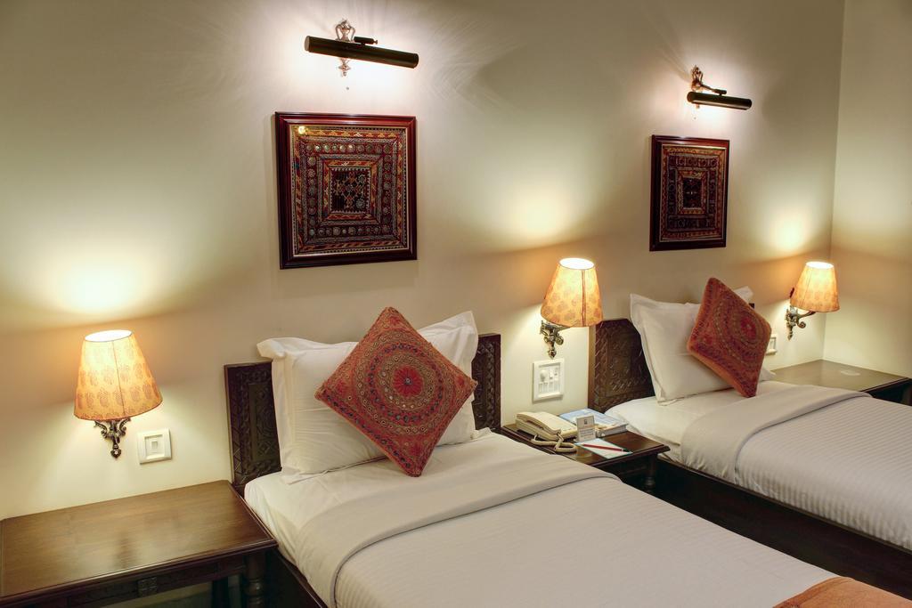ורנאסי Palace On Ganges - Heritage Hotel מראה חיצוני תמונה