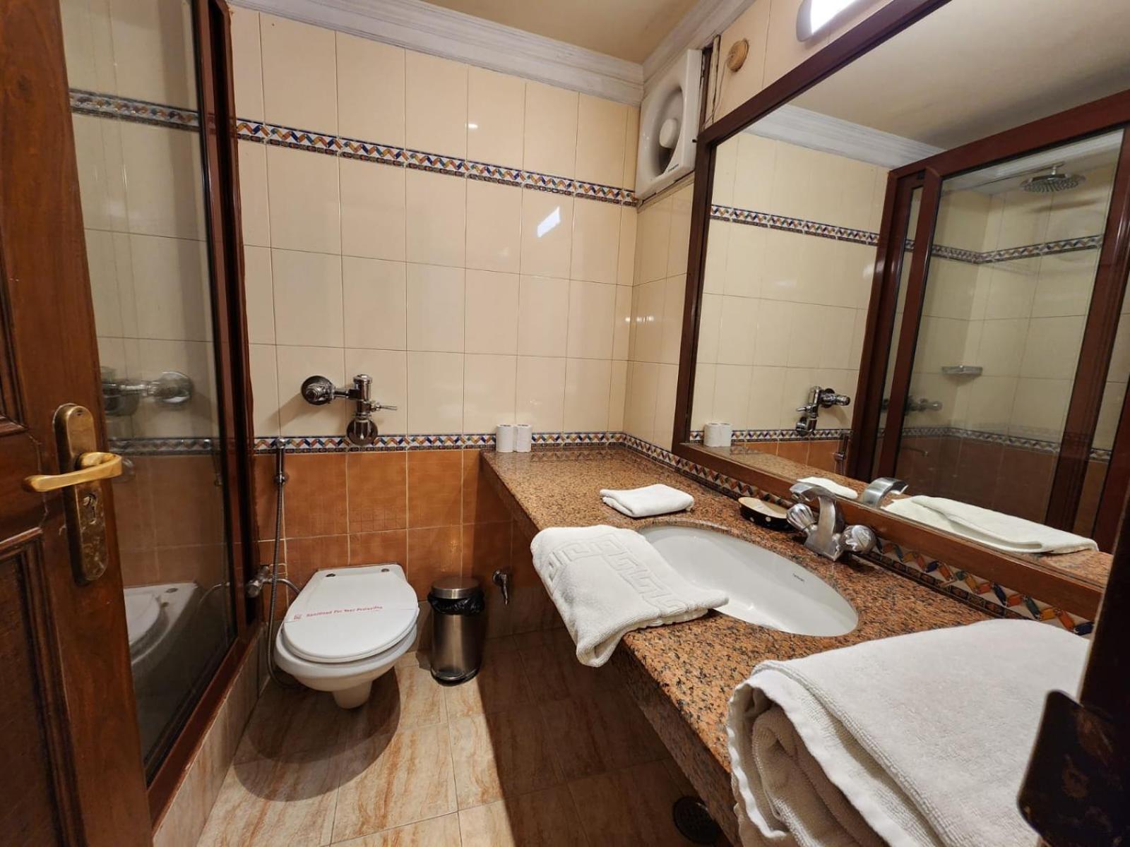ורנאסי Palace On Ganges - Heritage Hotel מראה חיצוני תמונה