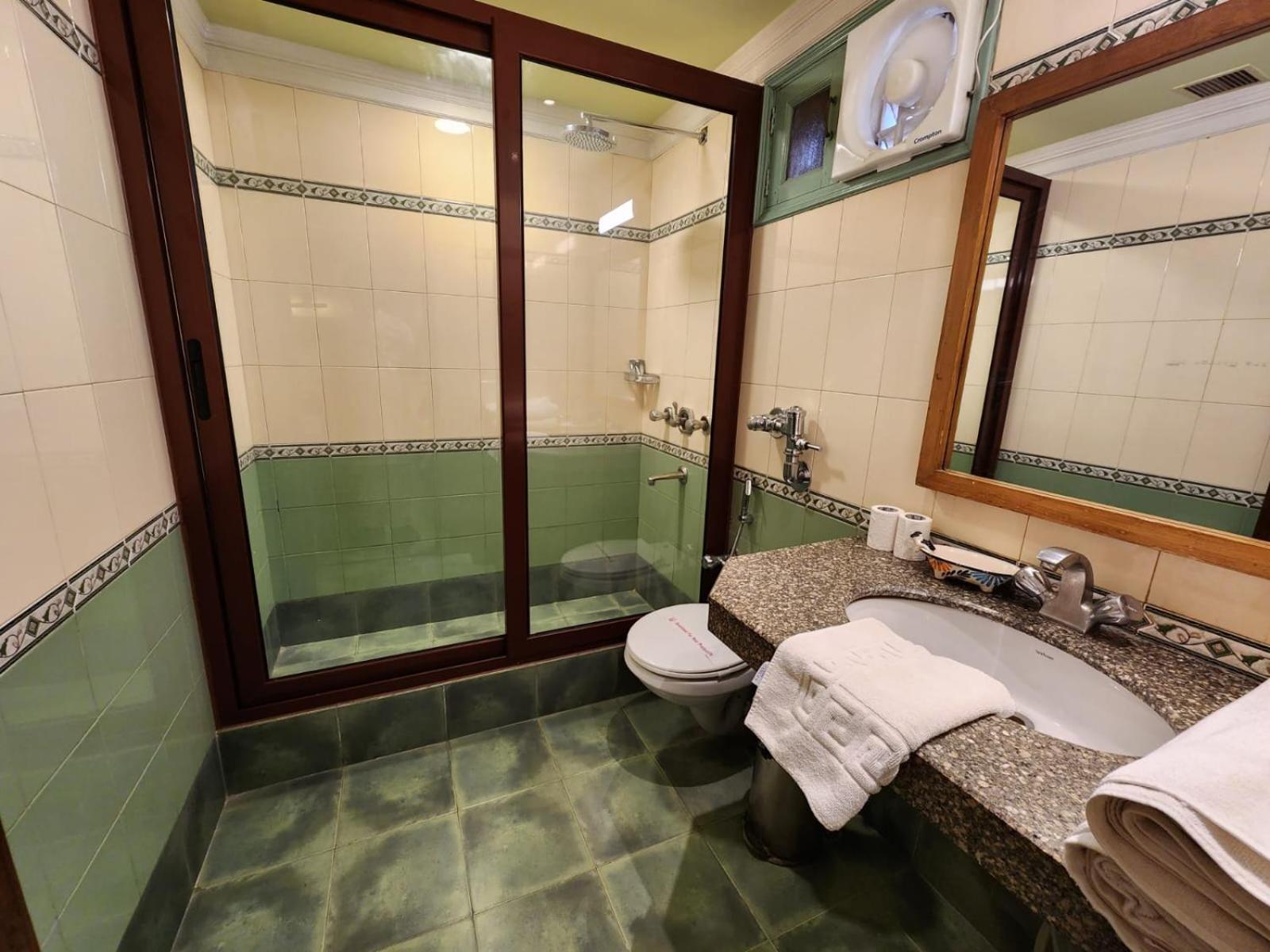 ורנאסי Palace On Ganges - Heritage Hotel מראה חיצוני תמונה